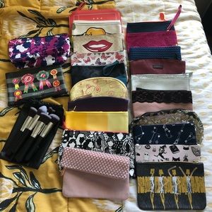Bundle of Ipsy bags and brush set!